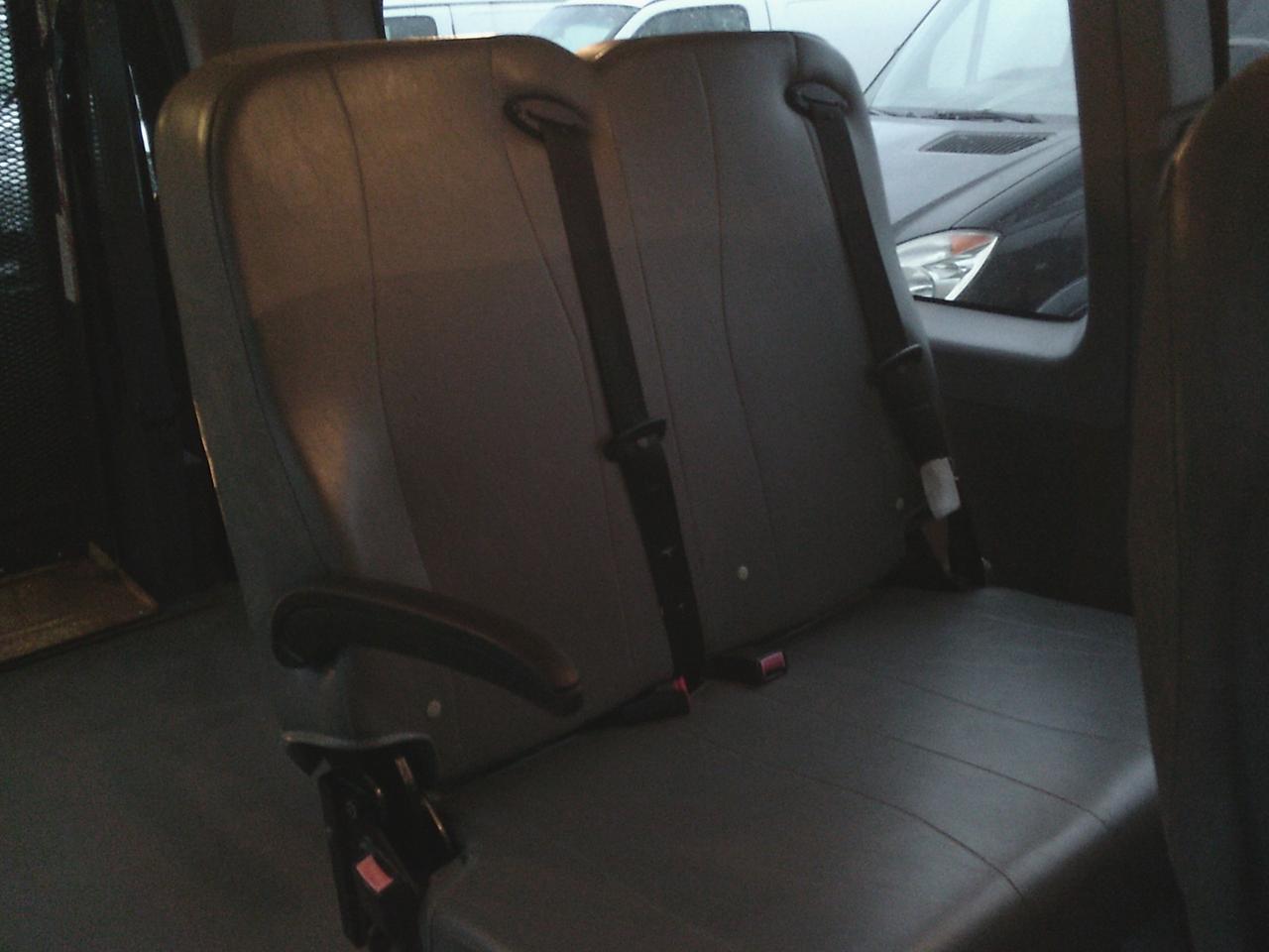 2010 GMC Savana 2500 Passenger WheelChair Van 2500 155 RWD Photo