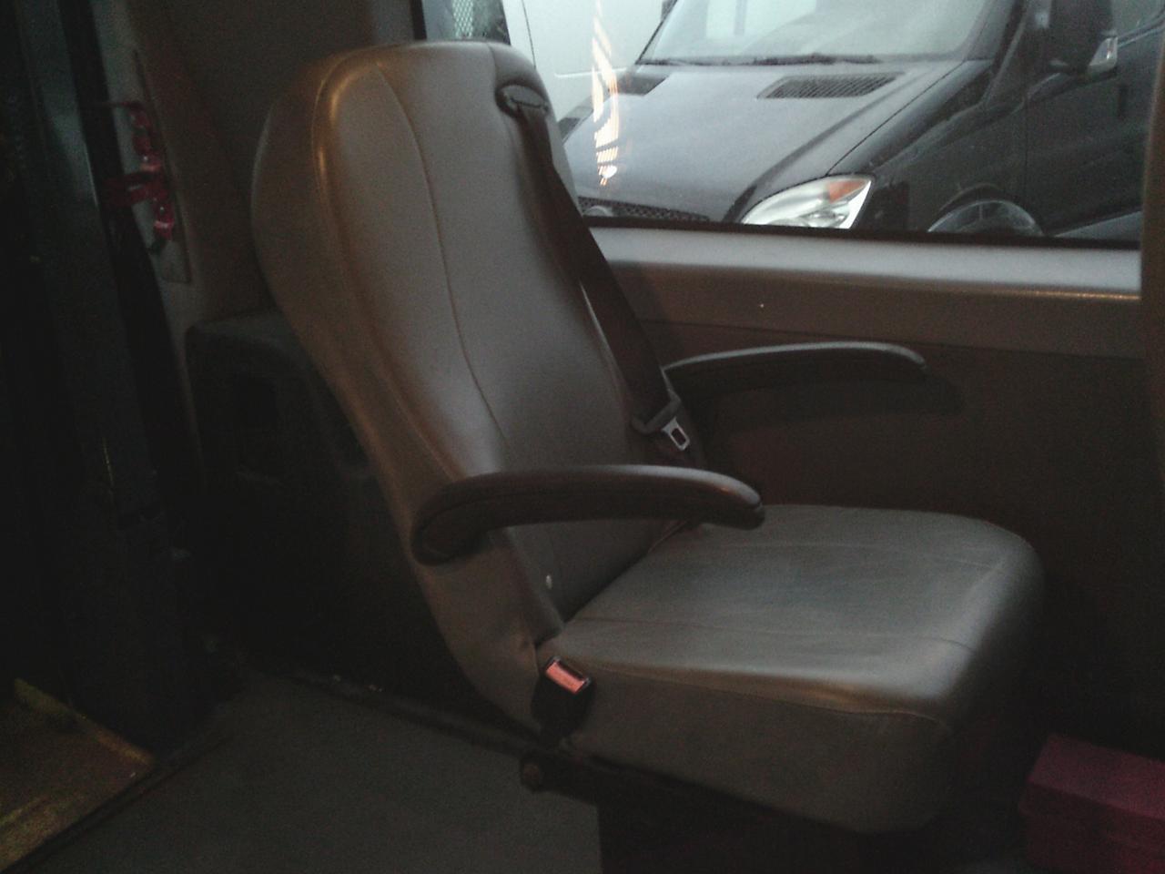 2010 GMC Savana 2500 Passenger WheelChair Van 2500 155 RWD Photo