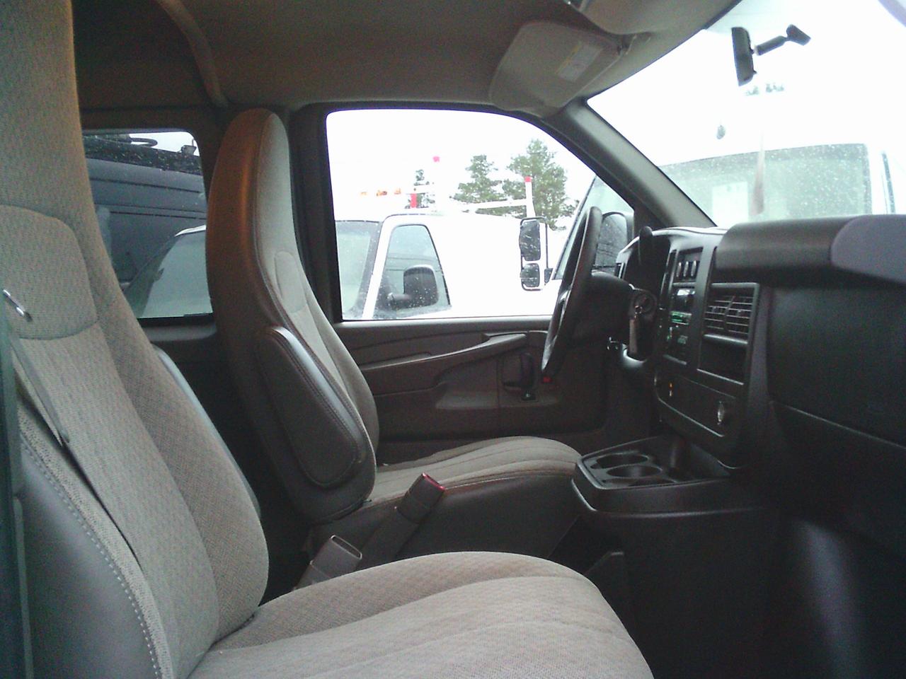 2010 GMC Savana 2500 Passenger WheelChair Van 2500 155 RWD Photo