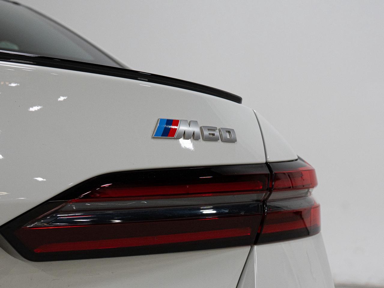 2025 BMW i5 M60 | XDRIVE | PREMIUM ENHANCED & M-SPORT | 21 IN Photo4