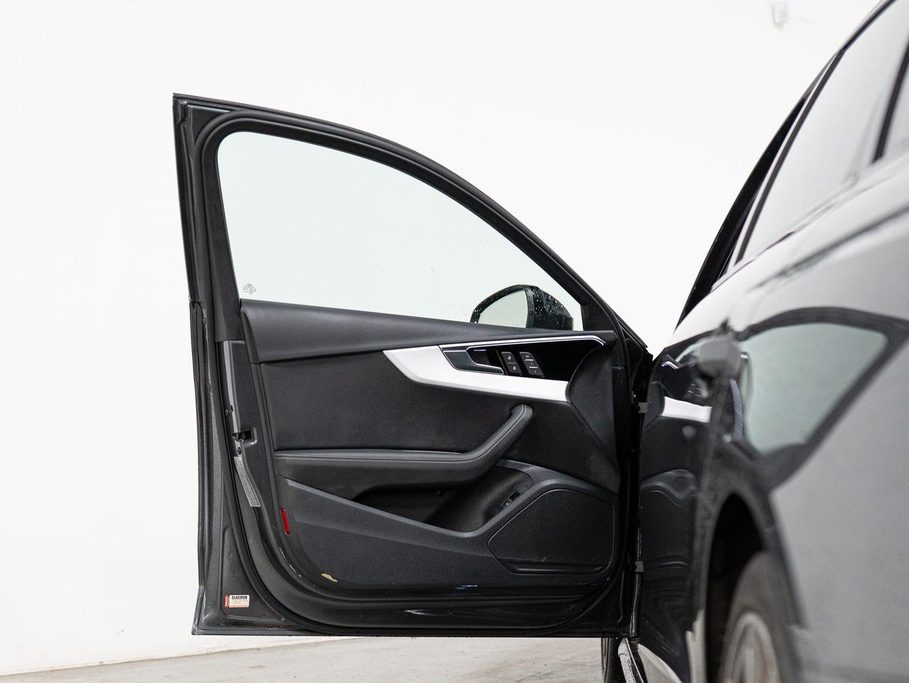 2023 Audi A4 PROGRESSIV | S-LINE | CARPLAY | SUNROOF | 19 IN Photo