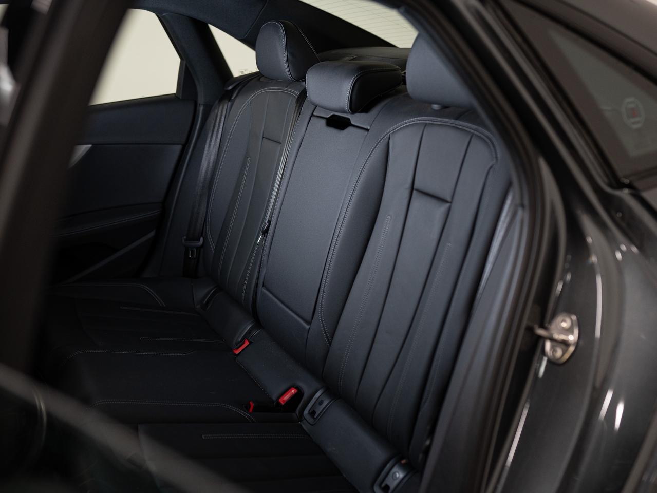 2023 Audi A4 PROGRESSIV | S-LINE | CARPLAY | SUNROOF | 19 IN Photo