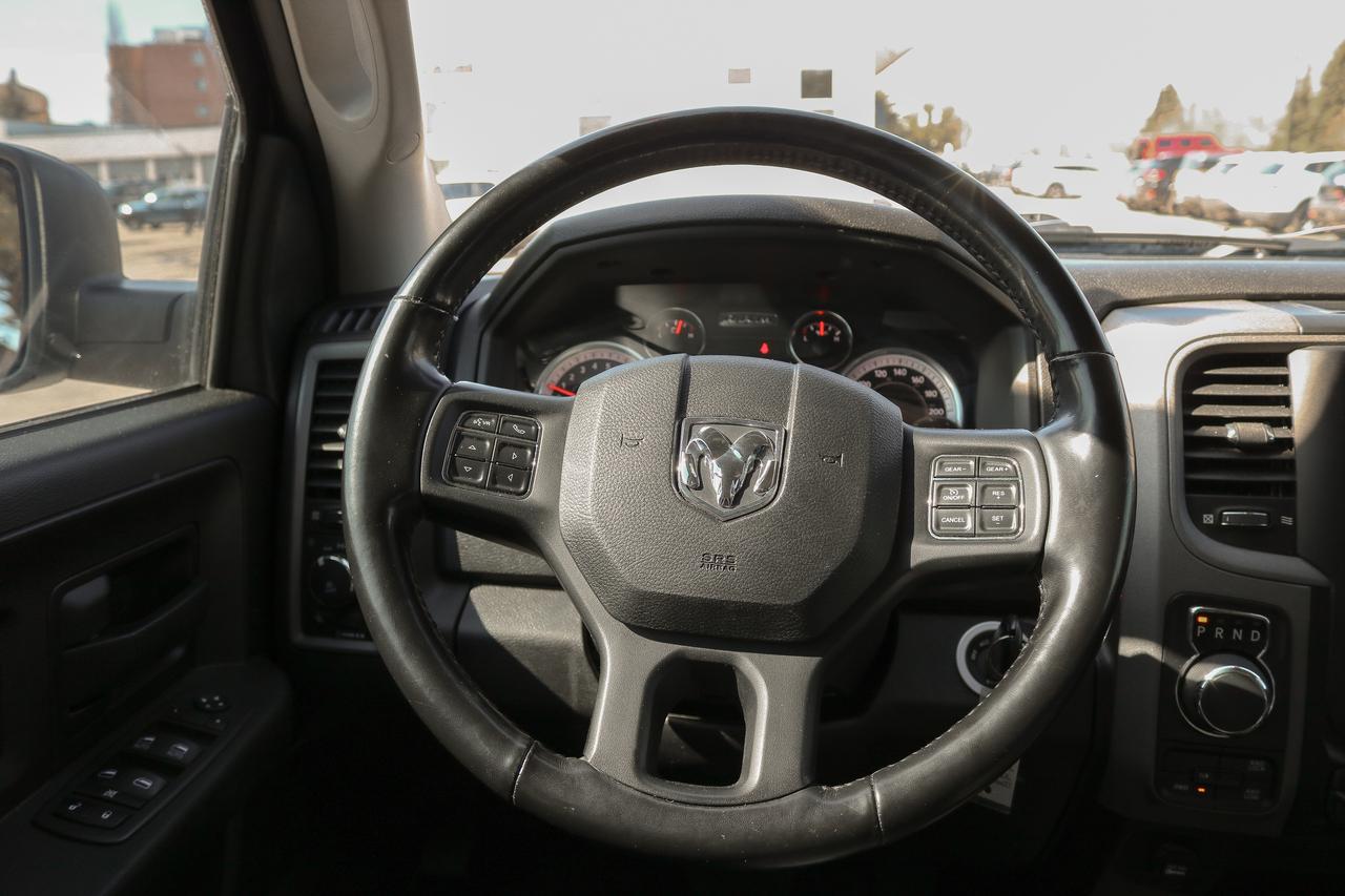 2021 RAM 1500 Classic Express 4x4 Crew Cab 5'7  Box | REMOTE START | Photo