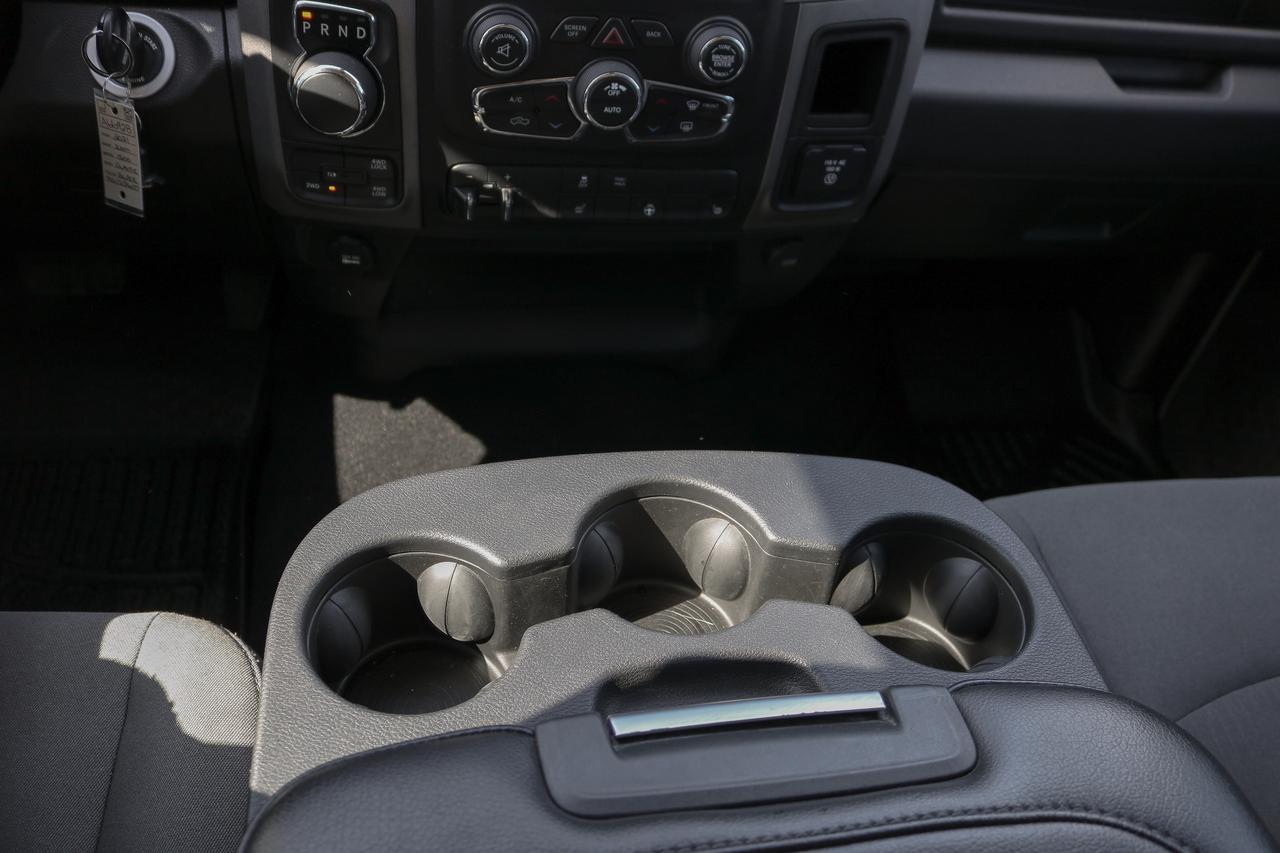 2021 RAM 1500 Classic Express 4x4 Crew Cab 5'7  Box | REMOTE START | Photo