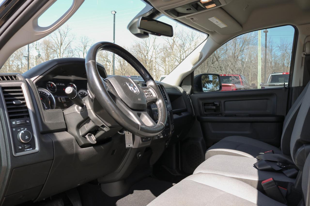 2021 RAM 1500 Classic Express 4x4 Crew Cab 5'7  Box | REMOTE START | Photo