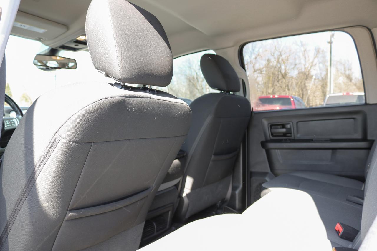 2021 RAM 1500 Classic Express 4x4 Crew Cab 5'7  Box | REMOTE START | Photo