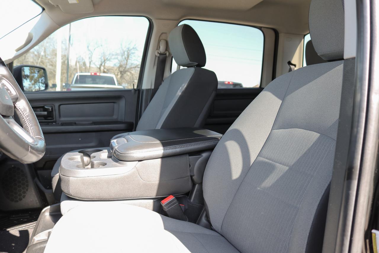2021 RAM 1500 Classic Express 4x4 Crew Cab 5'7  Box | REMOTE START | Photo