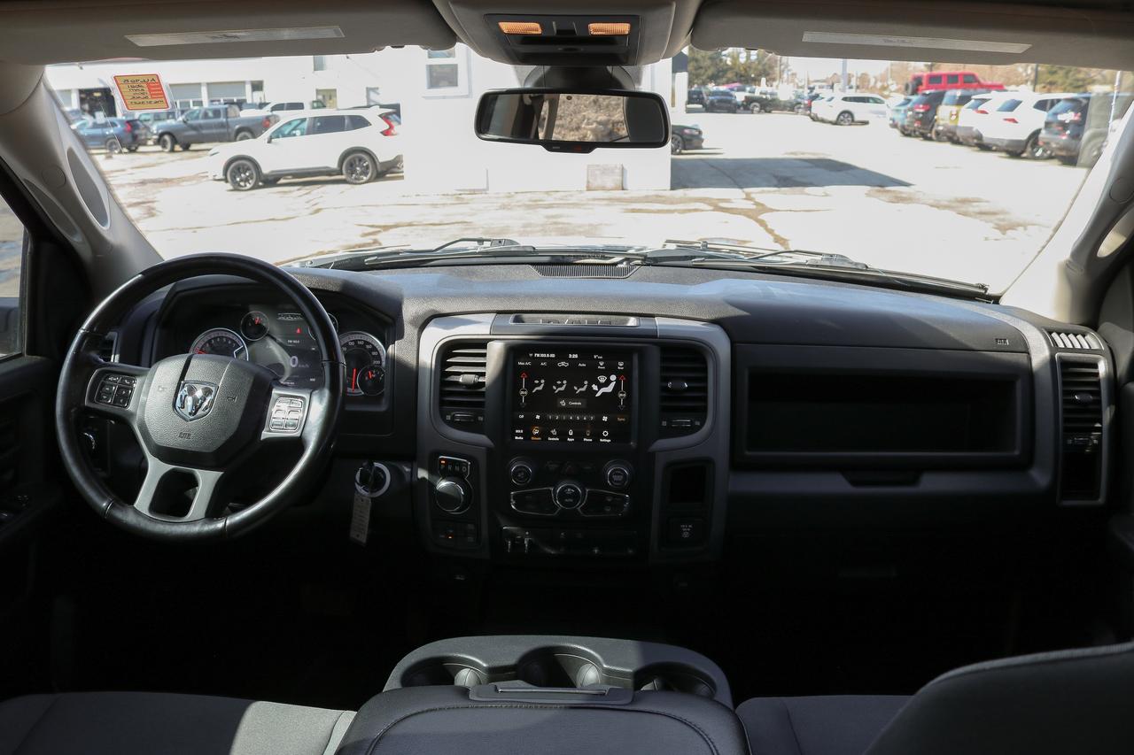 2021 RAM 1500 Classic Express 4x4 Crew Cab 5'7  Box | REMOTE START | Photo