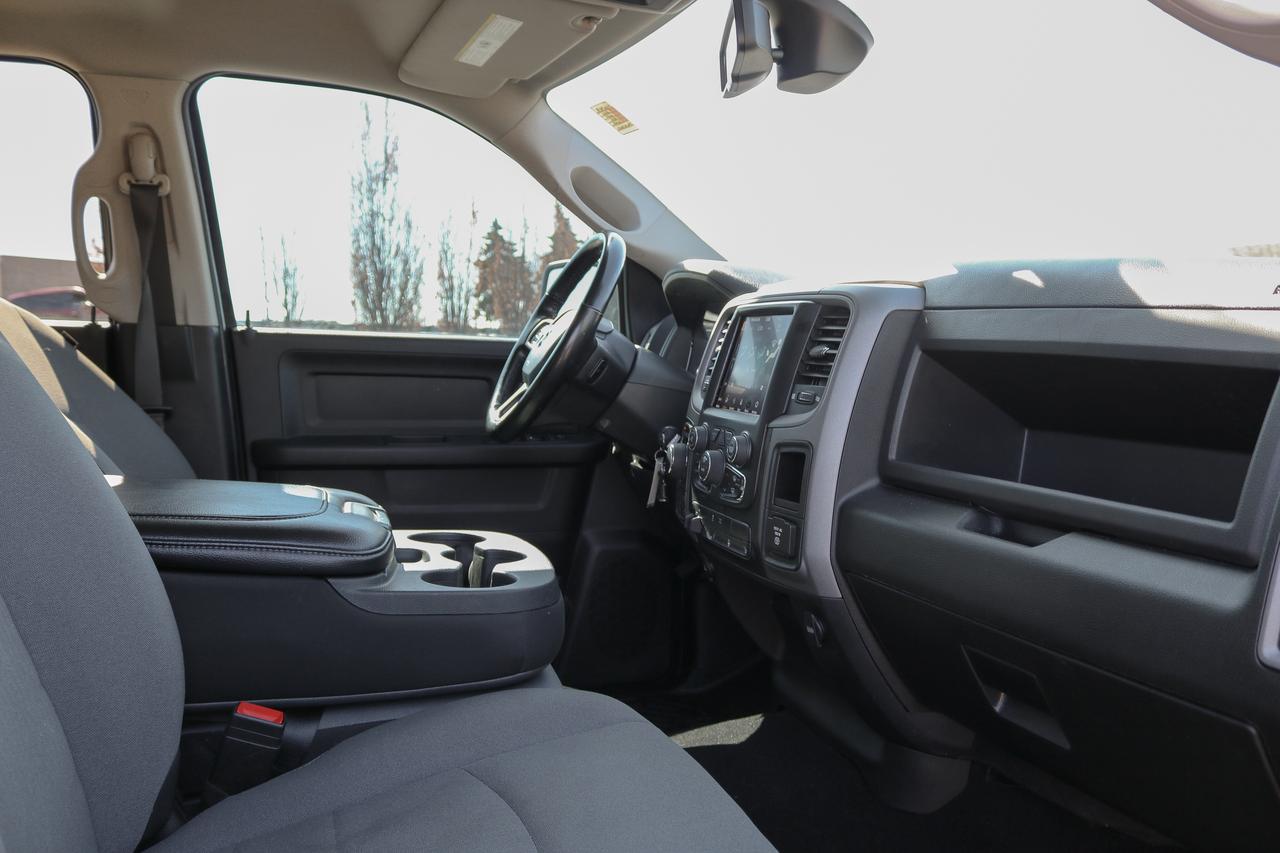 2021 RAM 1500 Classic Express 4x4 Crew Cab 5'7  Box | REMOTE START | Photo