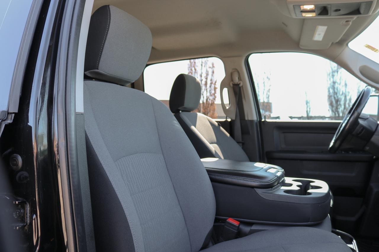 2021 RAM 1500 Classic Express 4x4 Crew Cab 5'7  Box | REMOTE START | Photo