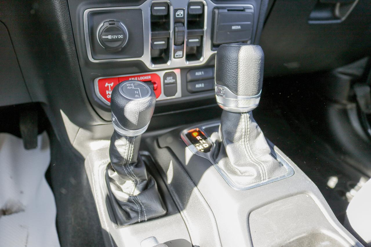 2025 Jeep Wrangler Willys 4 Door 4x4 | REMOTE START | BLUETOOTH | Photo