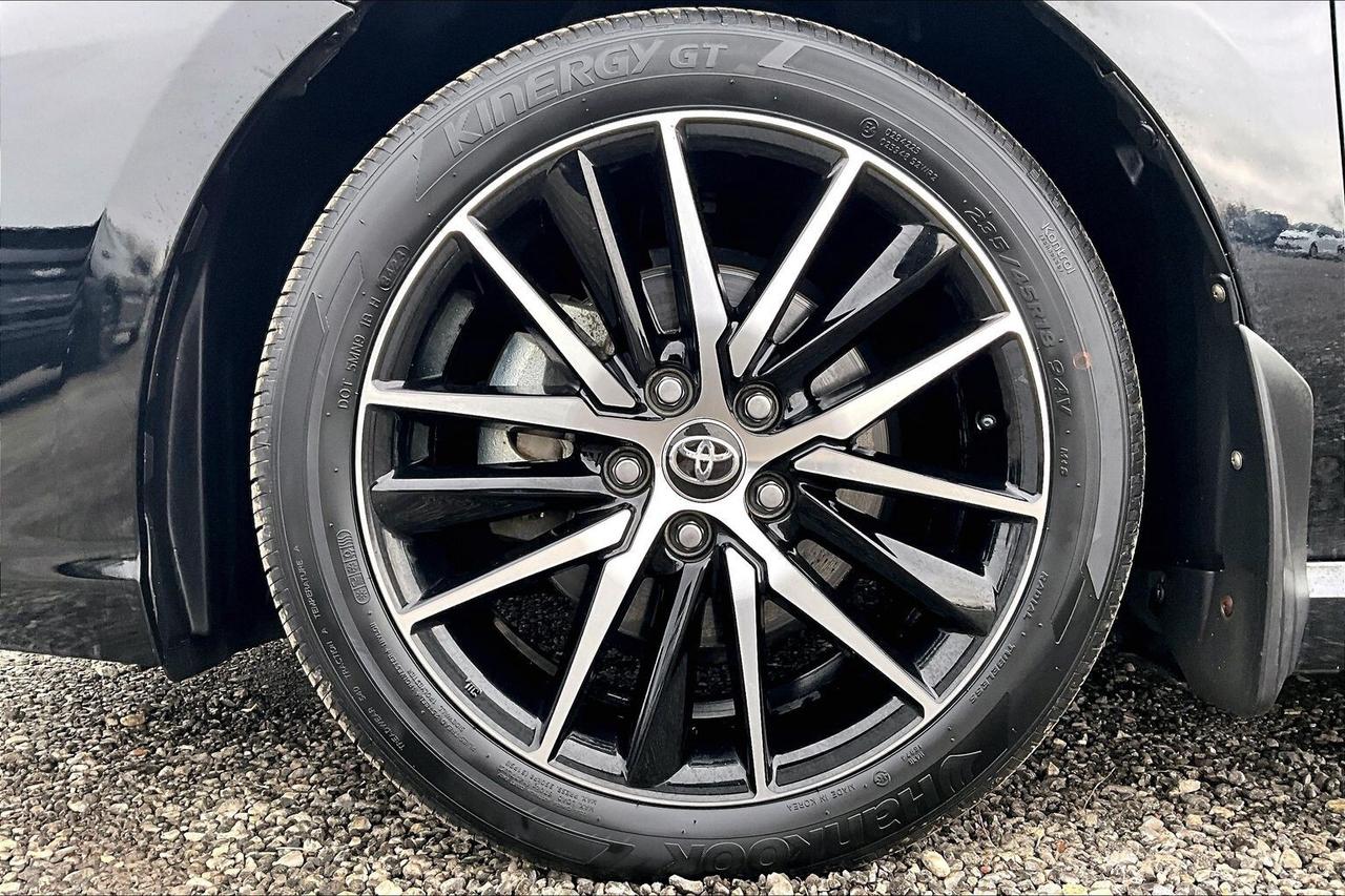 2024 Toyota Camry SE | Heated Seats | Sunroof | 9" Screen | AWD Photo