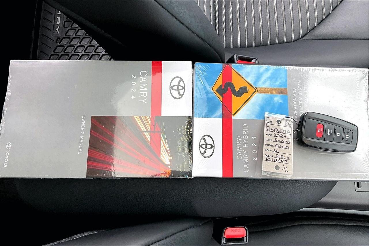 2024 Toyota Camry SE | Heated Seats | Sunroof | 9" Screen | AWD Photo