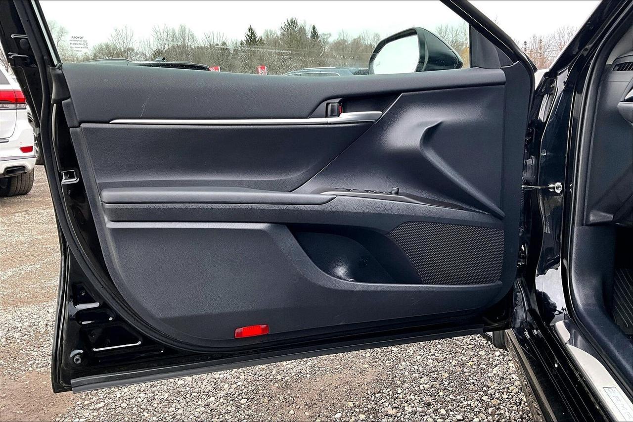 2024 Toyota Camry SE | Heated Seats | Sunroof | 9" Screen | AWD Photo