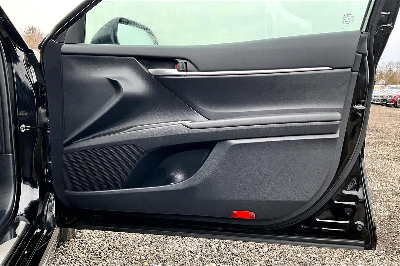 2024 Toyota Camry SE | Heated Seats | Sunroof | 9" Screen | AWD Photo