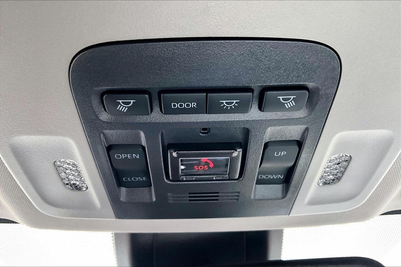 2024 Toyota Camry SE | Heated Seats | Sunroof | 9" Screen | AWD Photo