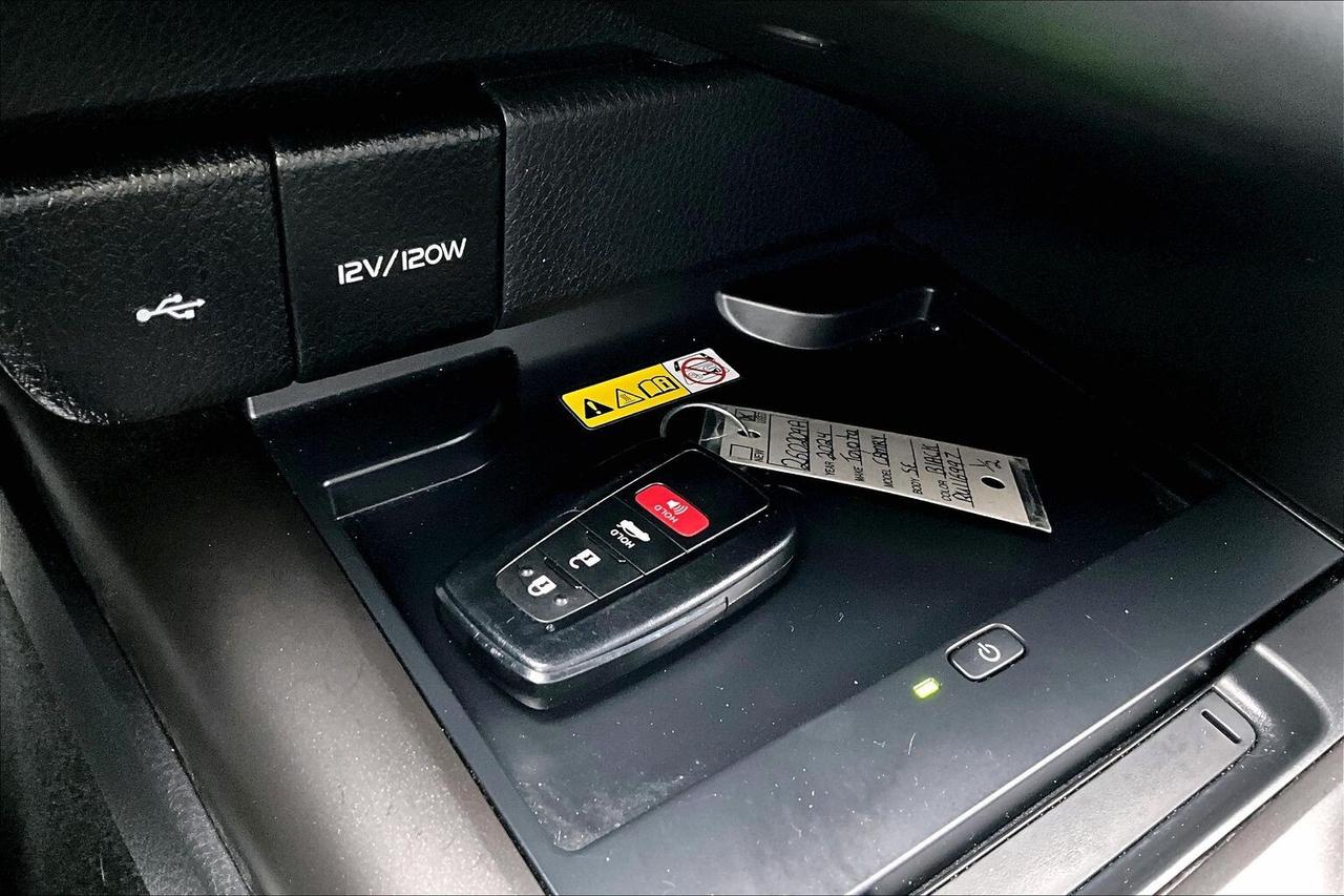 2024 Toyota Camry SE | Heated Seats | Sunroof | 9" Screen | AWD Photo