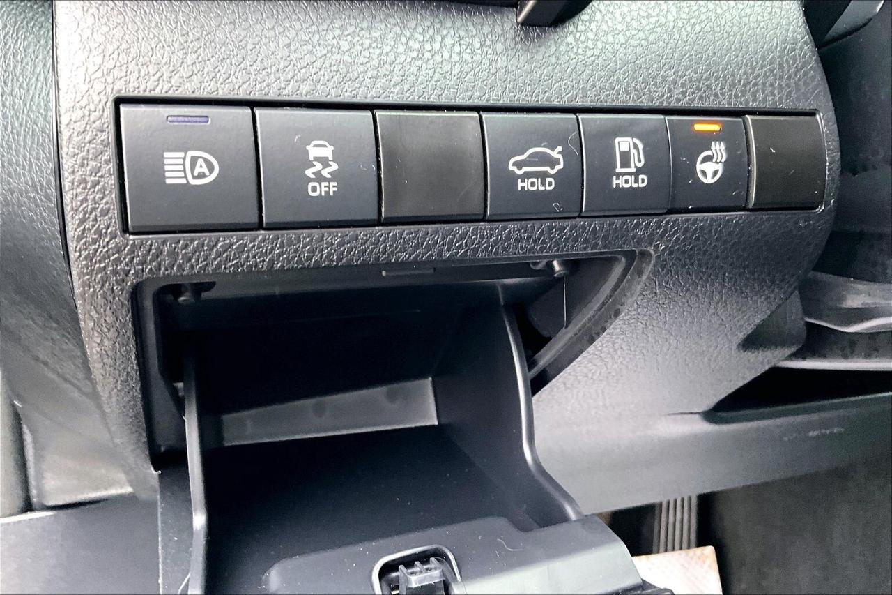 2024 Toyota Camry SE | Heated Seats | Sunroof | 9" Screen | AWD Photo