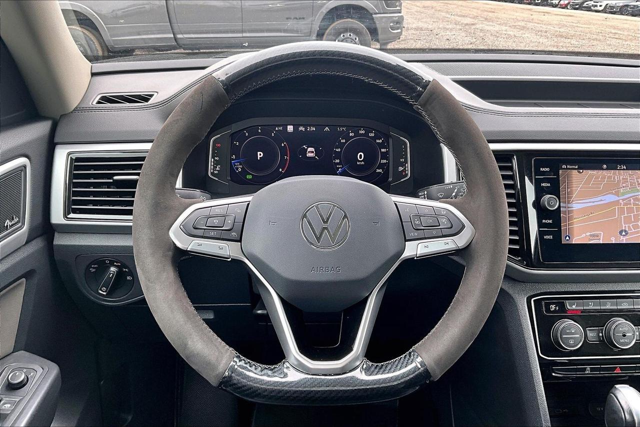 2023 Volkswagen Atlas Highline V6 | Vented Leather | Panoroof | AWD Photo4