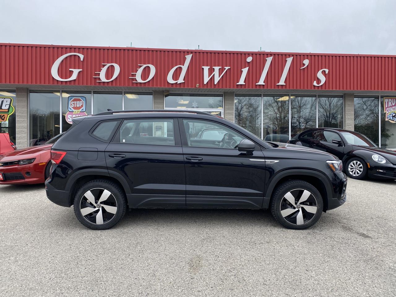 2024 Volkswagen Taos TRENDLINE, CLEAN CARFAX, FACTORY WARRANTY!