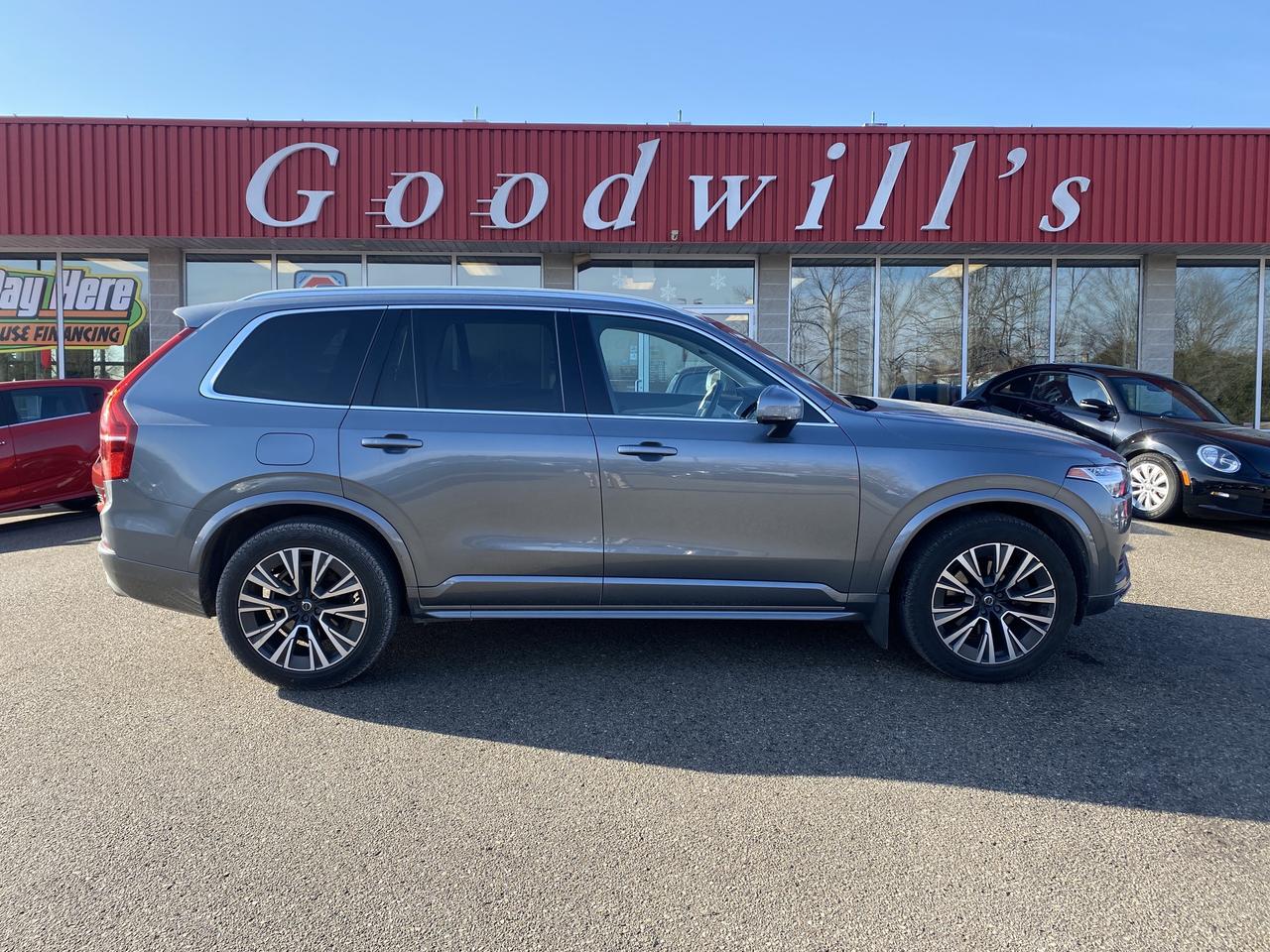 2020 Volvo XC90 T6 MOMENTUM, SUNROOF, HEATED LEATHER! - Photo #1