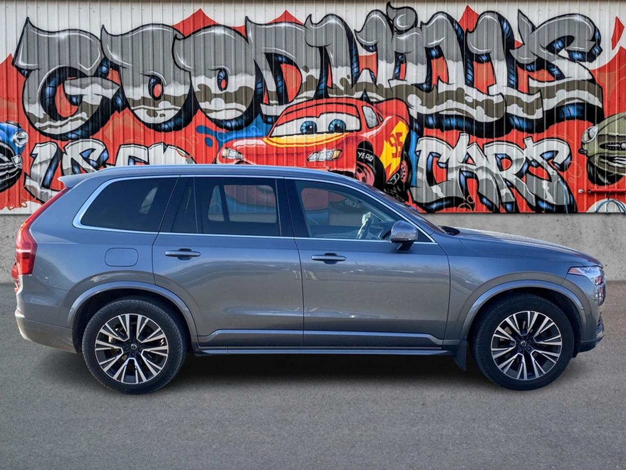 2020 Volvo XC90 T6 MOMENTUM, SUNROOF, HEATED LEATHER!