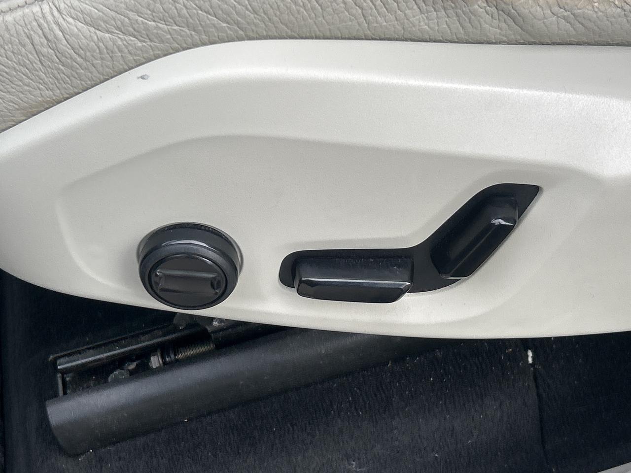 2020 Volvo XC90 T6 MOMENTUM, SUNROOF, HEATED LEATHER! - Photo #16