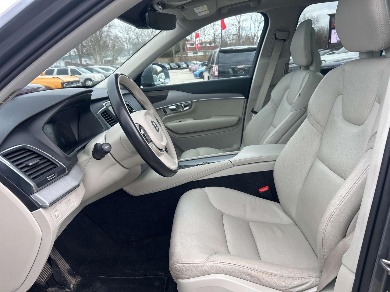 2020 Volvo XC90 T6 MOMENTUM, SUNROOF, HEATED LEATHER! - Photo #12