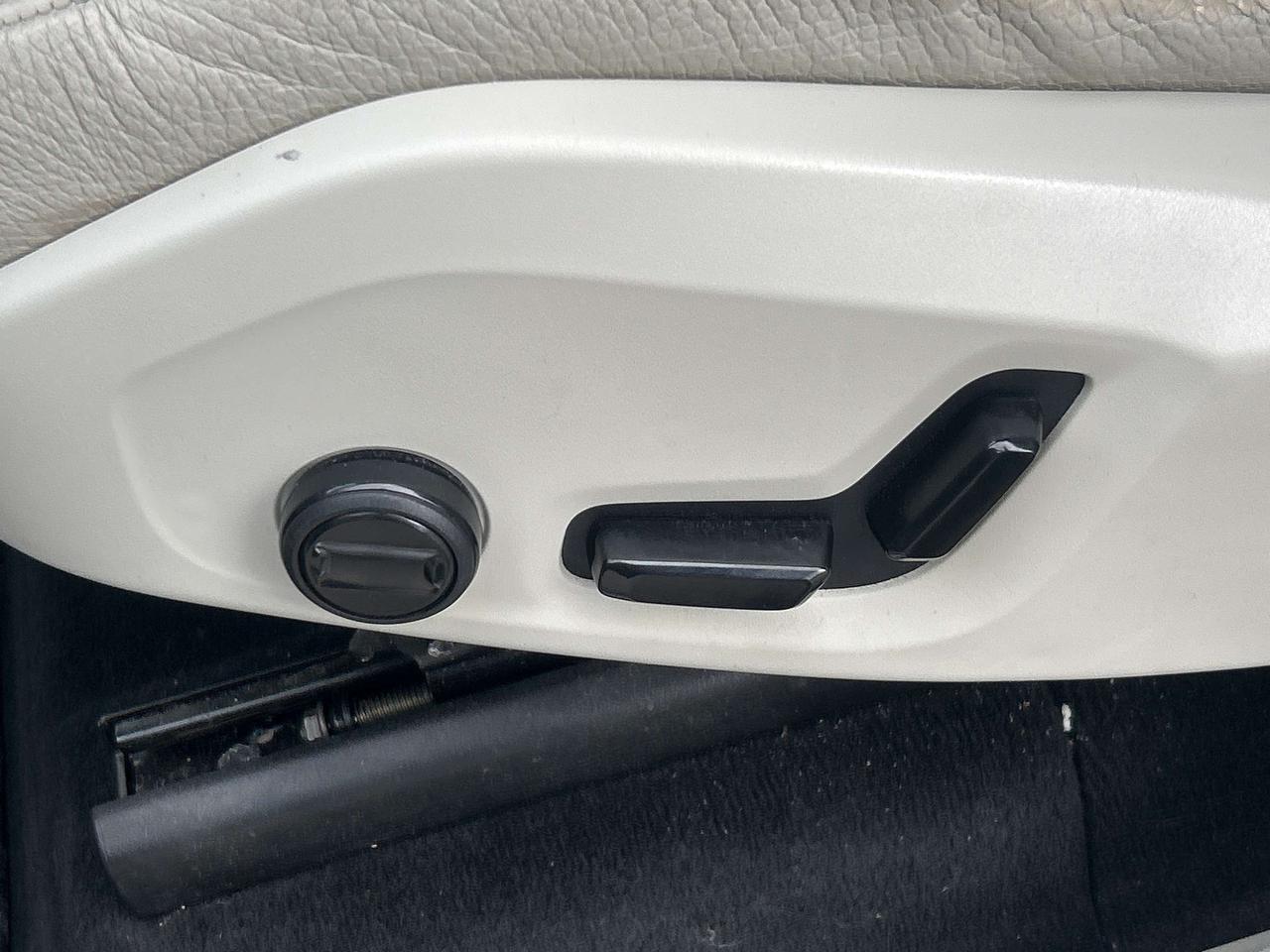 2020 Volvo XC90 T6 MOMENTUM, SUNROOF, HEATED LEATHER! - Photo #16