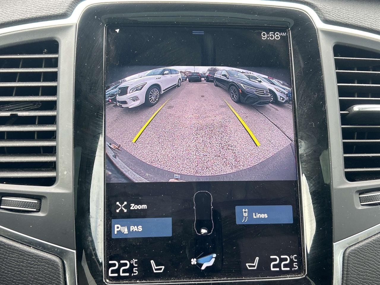 2020 Volvo XC90 T6 MOMENTUM, SUNROOF, HEATED LEATHER! - Photo #20