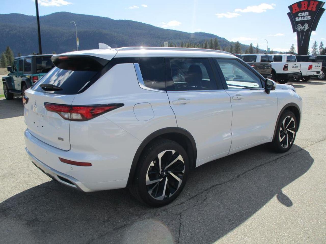 2023 Mitsubishi Outlander GT S-AWC Photo4