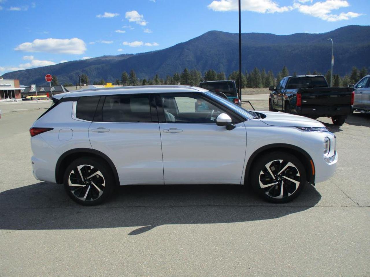 2023 Mitsubishi Outlander GT S-AWC Photo