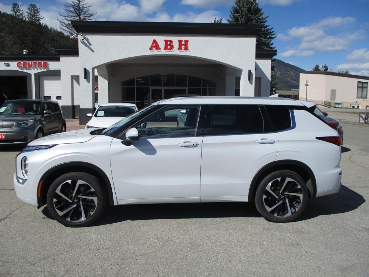 2023 Mitsubishi Outlander GT S-AWC Photo