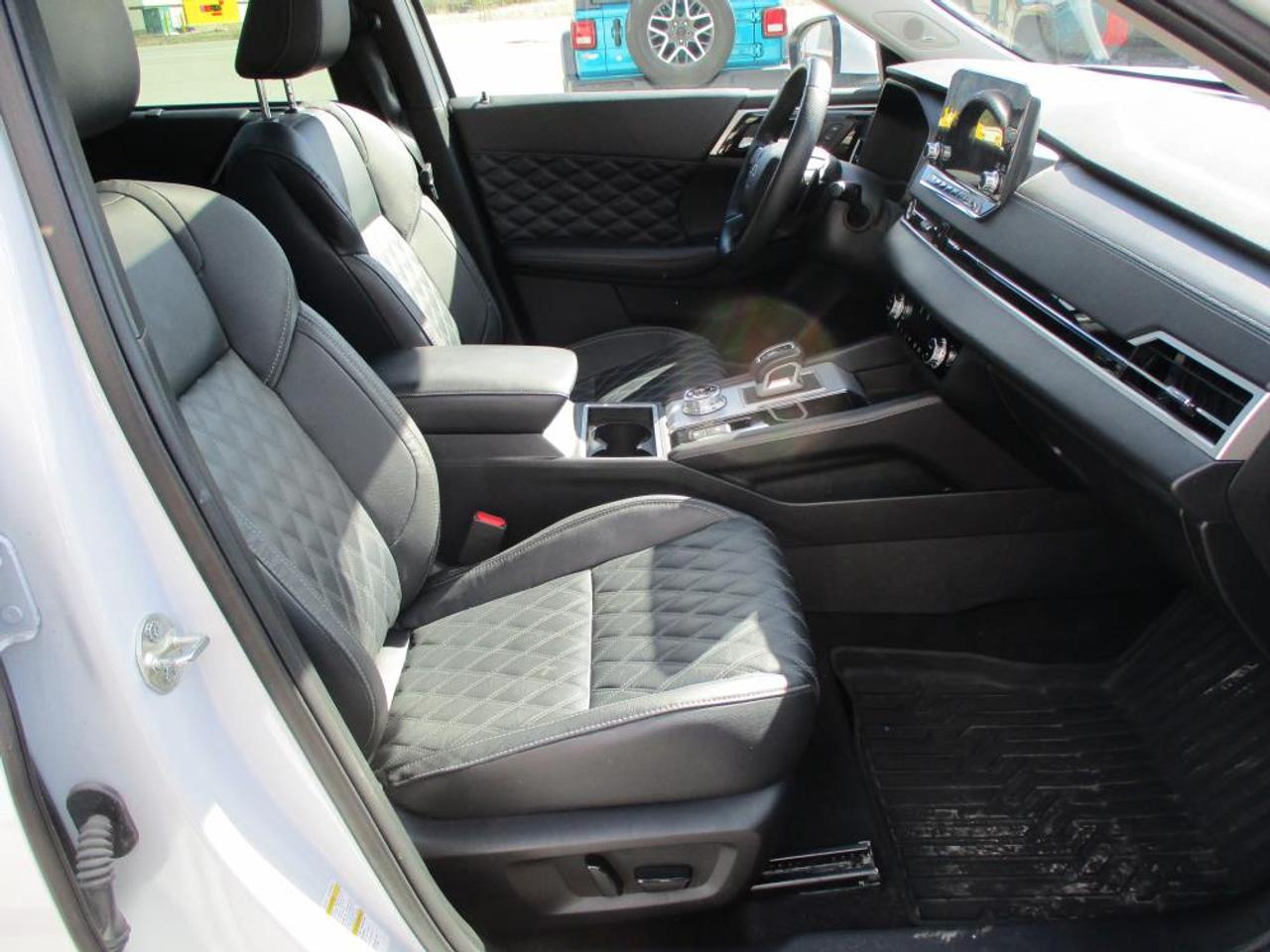 2023 Mitsubishi Outlander GT S-AWC Photo