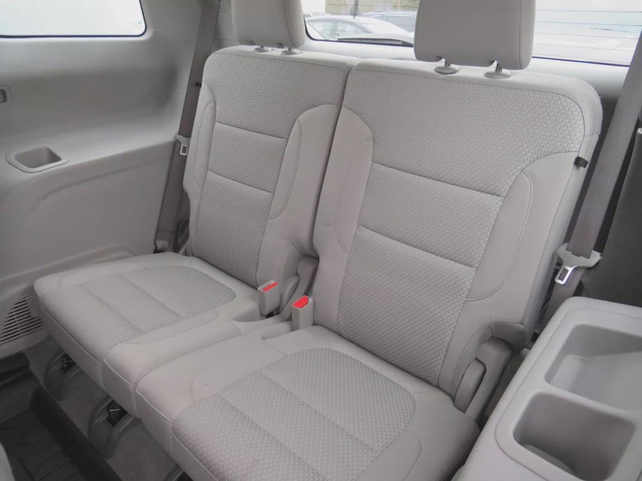 2023 GMC Acadia SLE | Clean Title | No Accidents | AWD | 6 Passenger | Alloy Rims | Navigation | Remote Start | Lane Assist | Photo