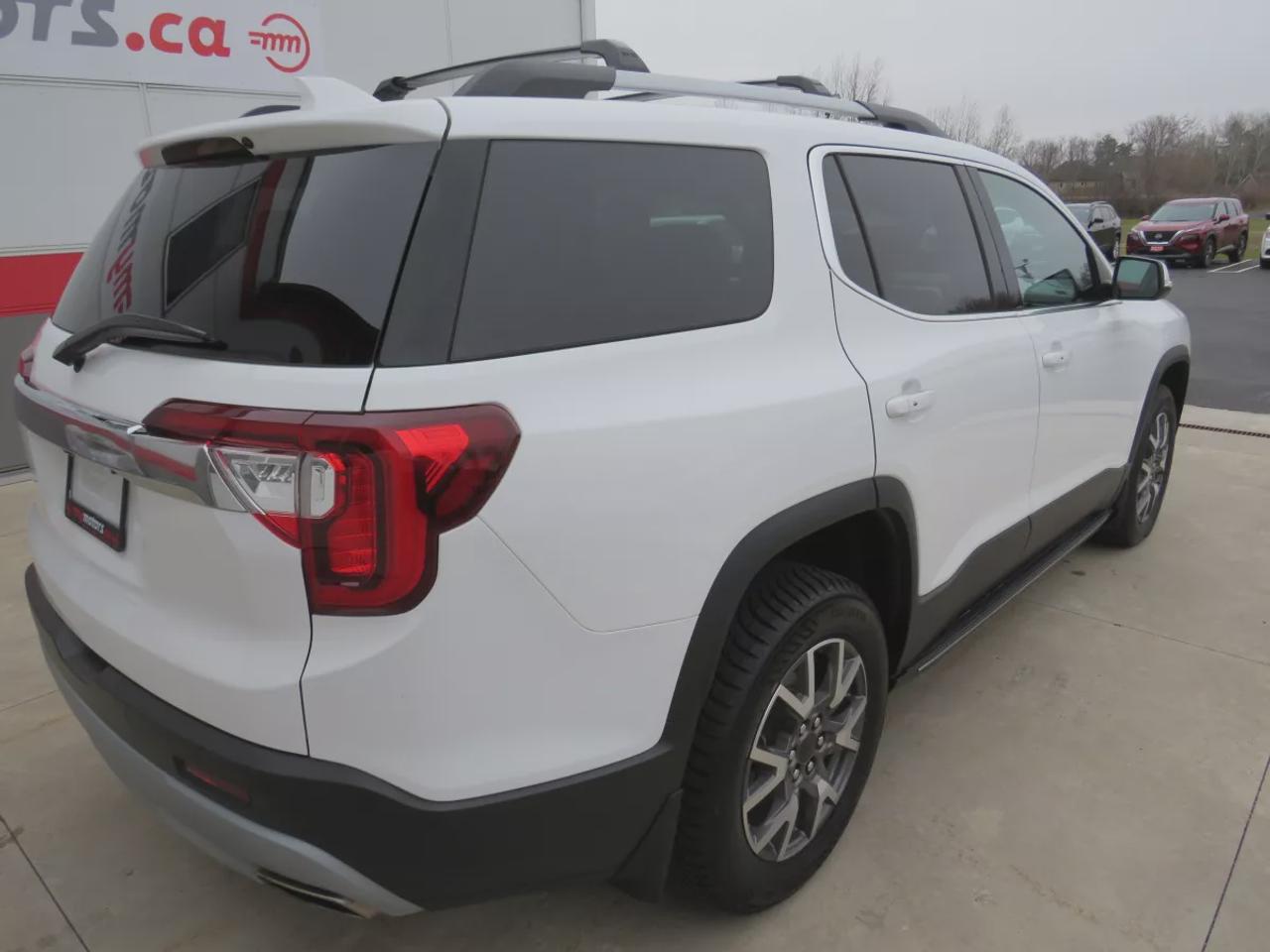 2023 GMC Acadia SLE | Clean Title | No Accidents | AWD | 6 Passenger | Alloy Rims | Navigation | Remote Start | Lane Assist | Photo