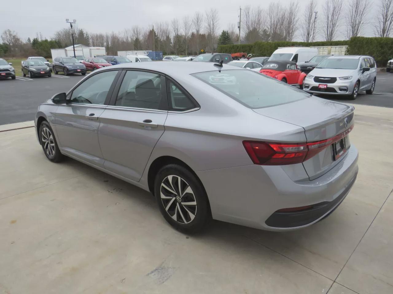 2025 Volkswagen Jetta Trendline | Clean Title No Accidents | Alloy Rims | Heated Seats | Dual Climate Control | Digital Touchscreen | Reverse Camera | Photo