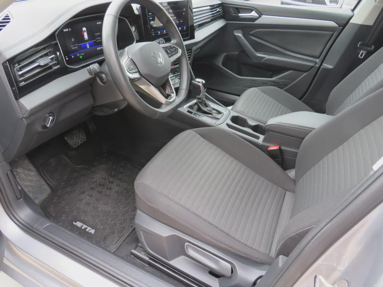 2025 Volkswagen Jetta Trendline | Clean Title No Accidents | Alloy Rims | Heated Seats | Dual Climate Control | Digital Touchscreen | Reverse Camera | Photo3