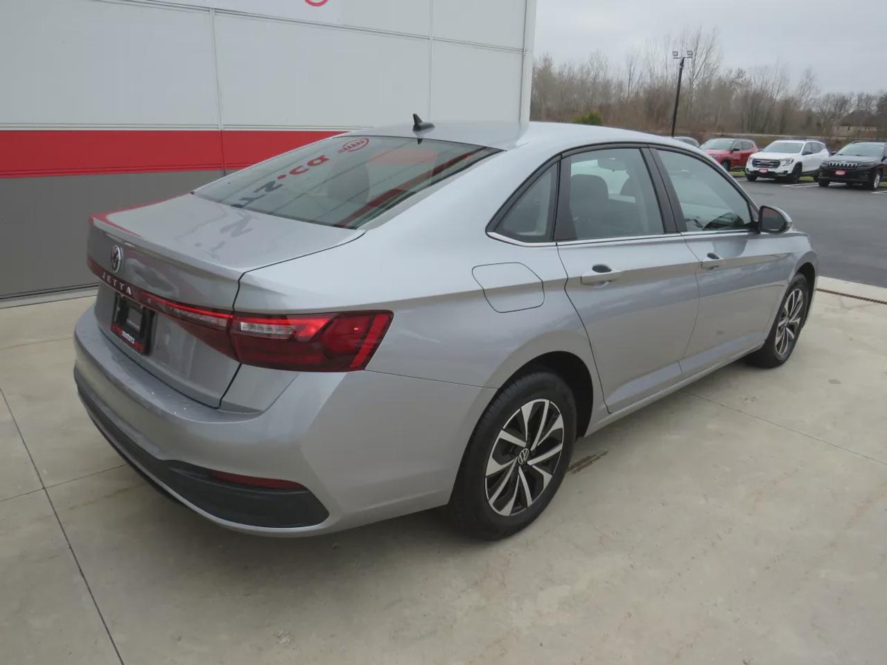 2025 Volkswagen Jetta Trendline | Clean Title No Accidents | Alloy Rims | Heated Seats | Dual Climate Control | Digital Touchscreen | Reverse Camera | Photo