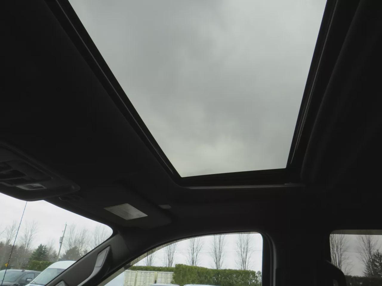 2023 GMC Sierra 1500 Denali | 4WD | Running Boards | Tonneau Cover | Trailer Hitch | Front Tow Hooks | Leather | Sunroof | Navigation | Photo