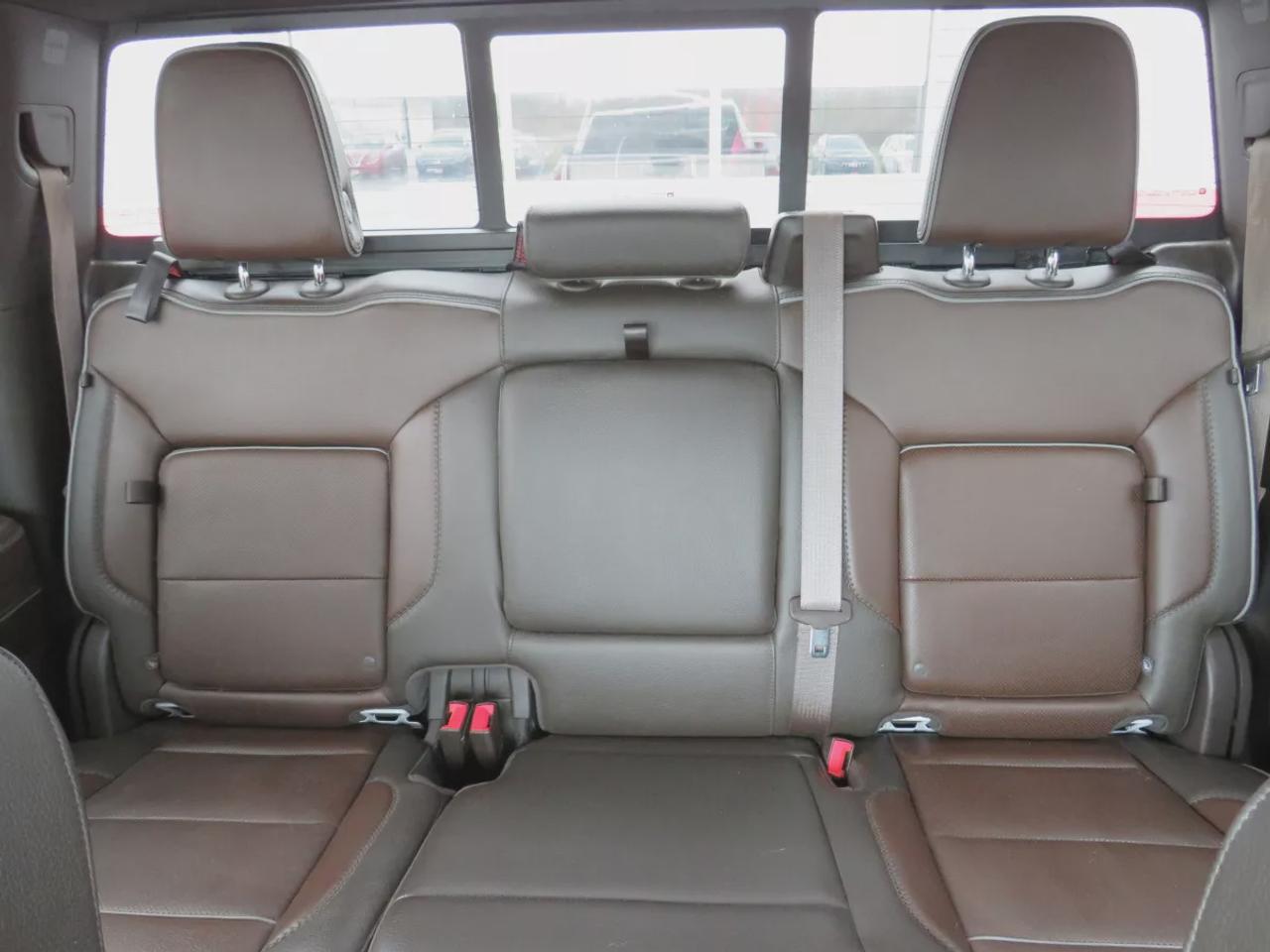 2023 GMC Sierra 1500 Denali | 4WD | Running Boards | Tonneau Cover | Trailer Hitch | Front Tow Hooks | Leather | Sunroof | Navigation | Photo