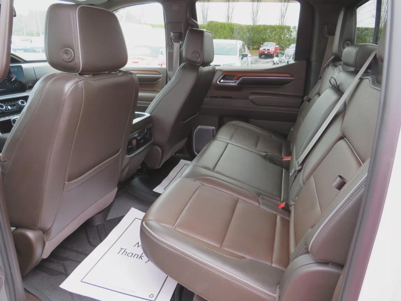 2023 GMC Sierra 1500 Denali | 4WD | Running Boards | Tonneau Cover | Trailer Hitch | Front Tow Hooks | Leather | Sunroof | Navigation | Photo