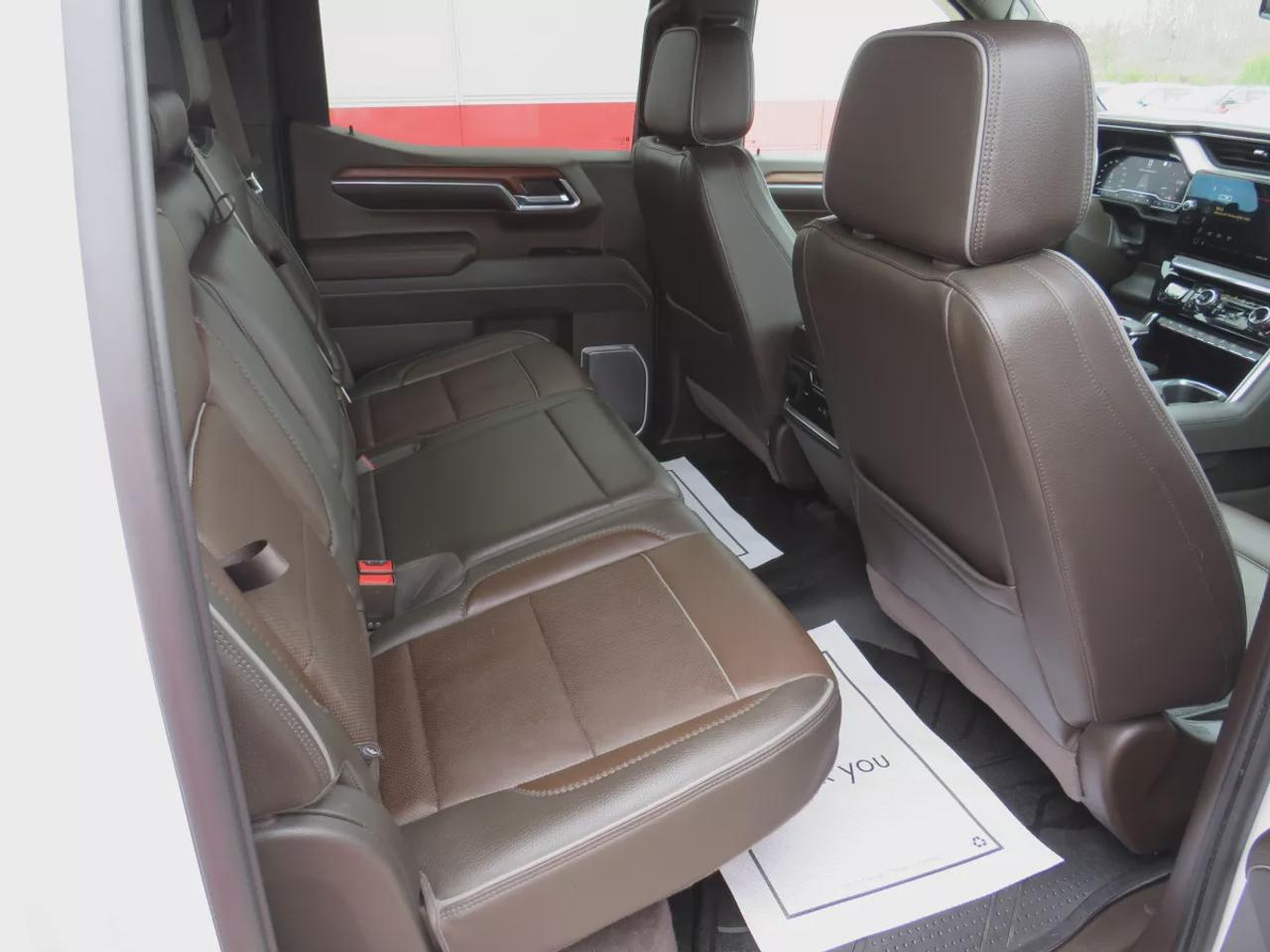 2023 GMC Sierra 1500 Denali | 4WD | Running Boards | Tonneau Cover | Trailer Hitch | Front Tow Hooks | Leather | Sunroof | Navigation | Photo