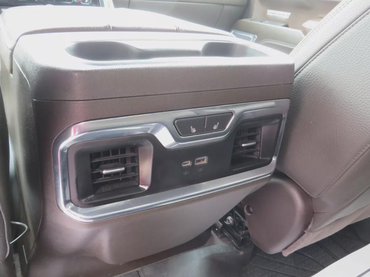 2023 GMC Sierra 1500 Denali | 4WD | Running Boards | Tonneau Cover | Trailer Hitch | Front Tow Hooks | Leather | Sunroof | Navigation | Photo