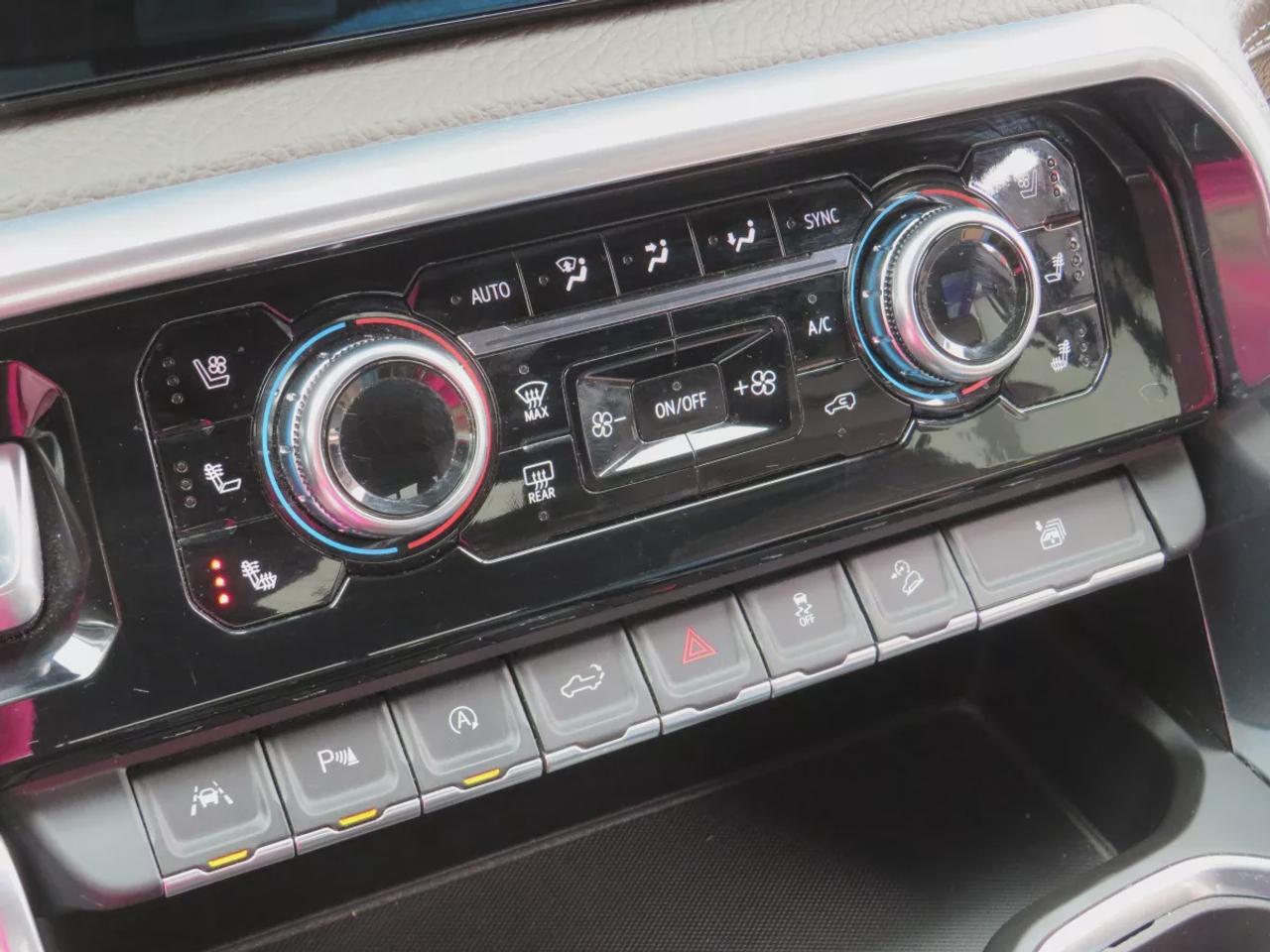 2023 GMC Sierra 1500 Denali | 4WD | Running Boards | Tonneau Cover | Trailer Hitch | Front Tow Hooks | Leather | Sunroof | Navigation | Photo