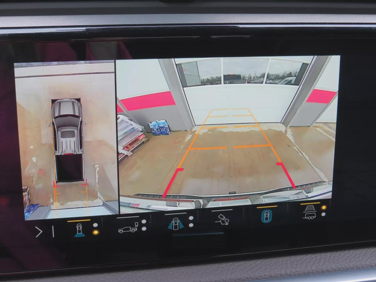 2023 GMC Sierra 1500 Denali | 4WD | Running Boards | Tonneau Cover | Trailer Hitch | Front Tow Hooks | Leather | Sunroof | Navigation | Photo