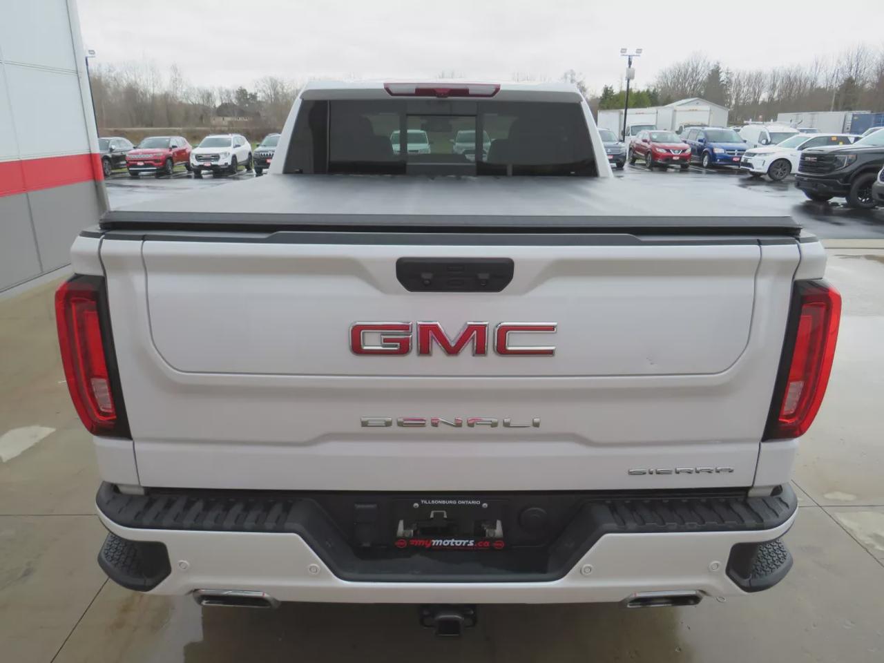 2023 GMC Sierra 1500 Denali | 4WD | Running Boards | Tonneau Cover | Trailer Hitch | Front Tow Hooks | Leather | Sunroof | Navigation | Photo