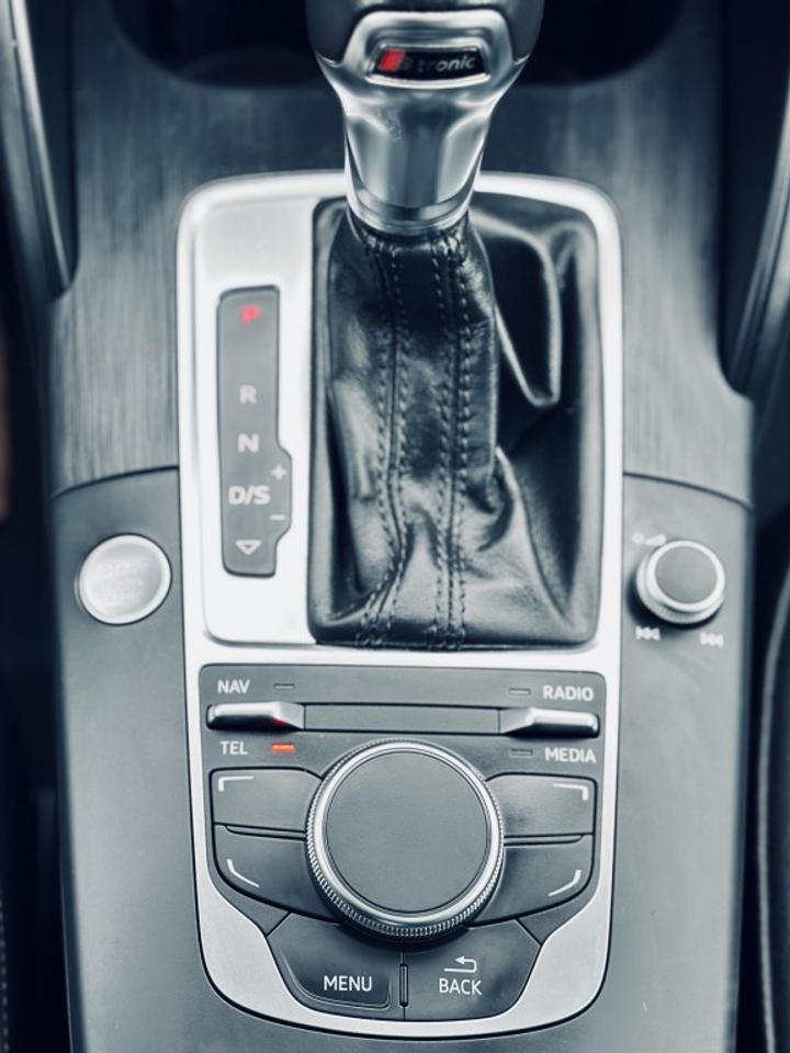 2015 Audi A3 2.0T quattro Progressiv Sedan AWD Photo4