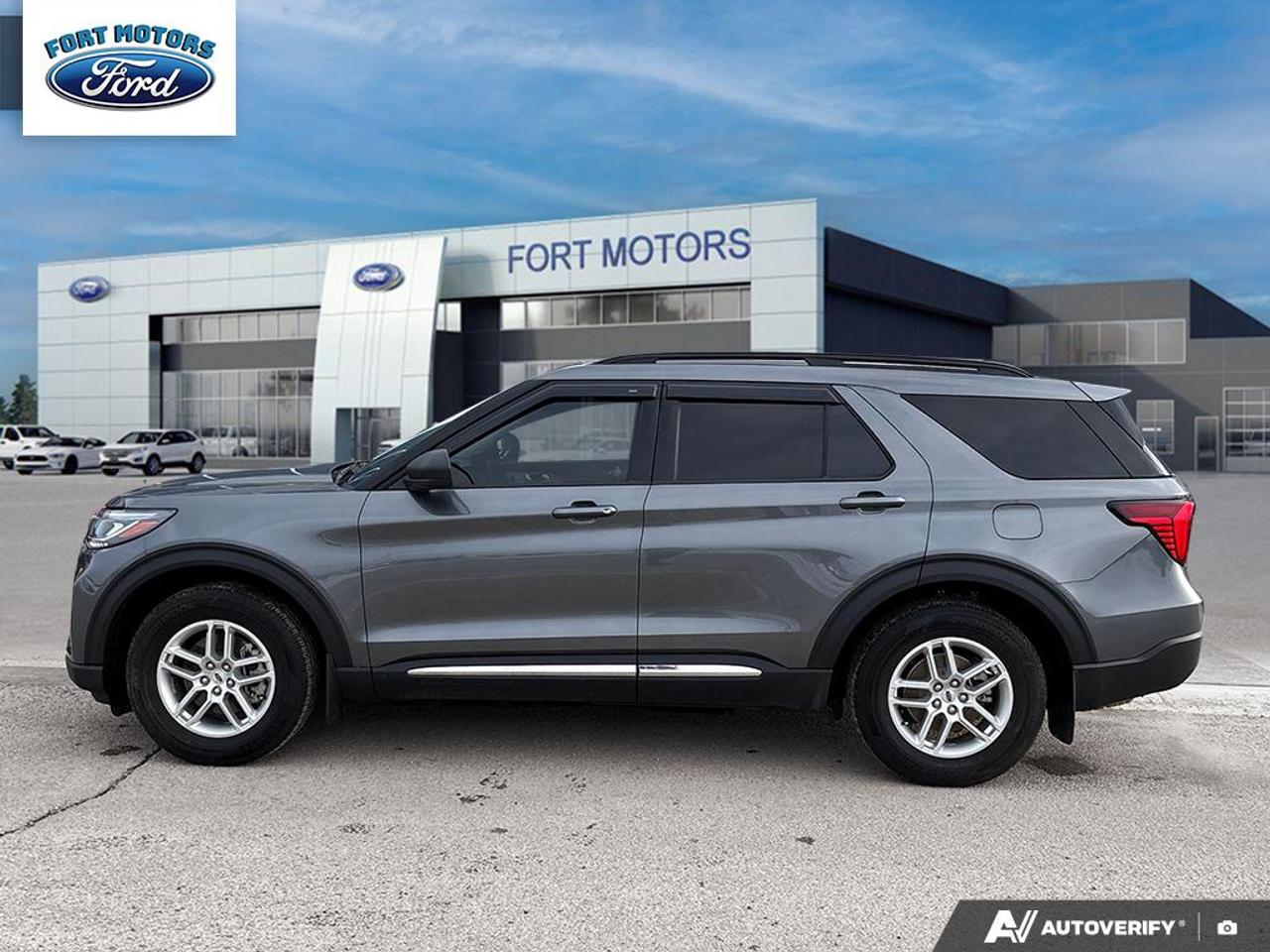 2025 Ford Explorer Active Photo2