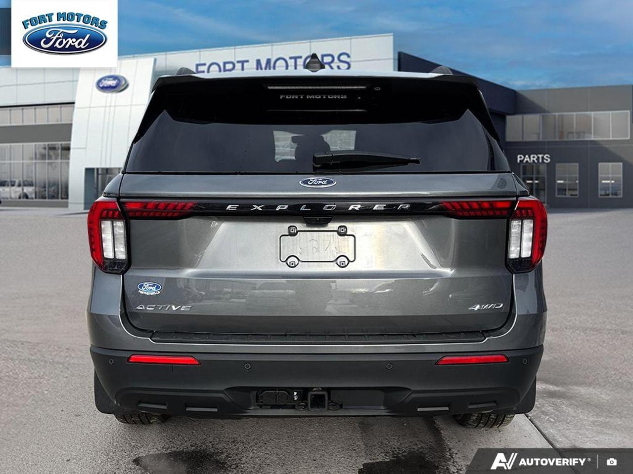 2025 Ford Explorer Active Photo4
